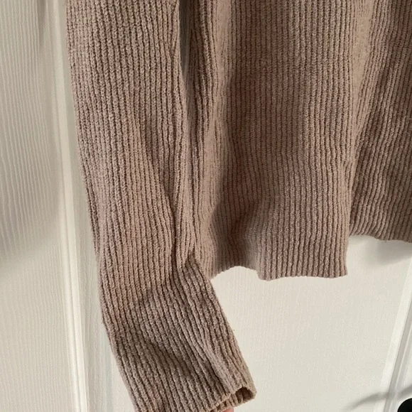 Aritzia Long Sleeve Sweater - Picture 3 of 5